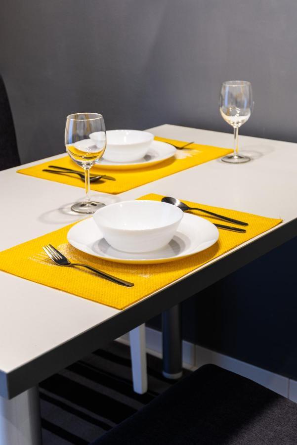 Black & Yellow Centrally Located Studio Νόβι Σαντ Εξωτερικό φωτογραφία